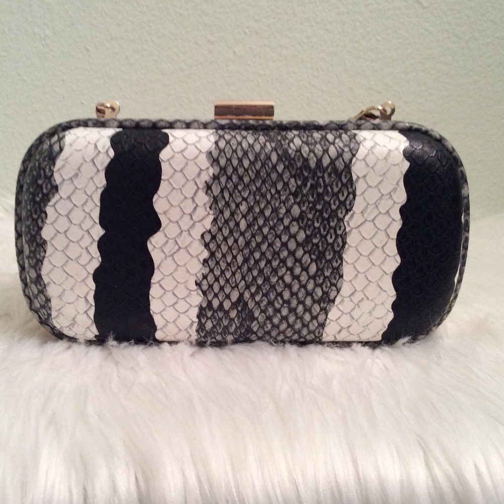 Black and white evening bag in a snakeskin pattern